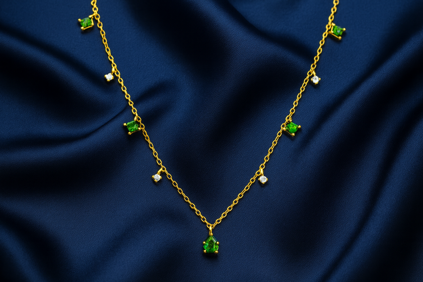 Émeraude Élégante Necklace